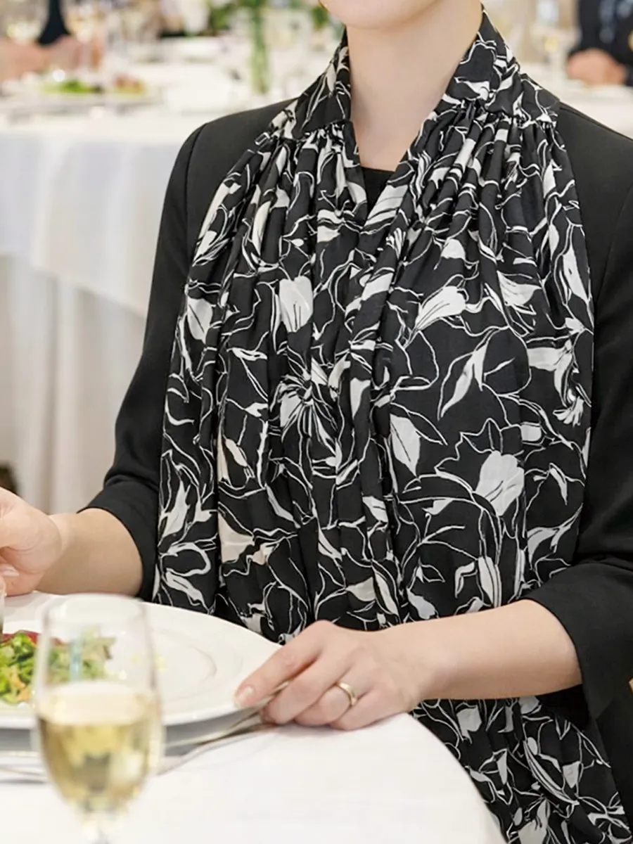 フォーマルなシーンにも使えるおしゃれなエプロンストール(お食事用エプロン)